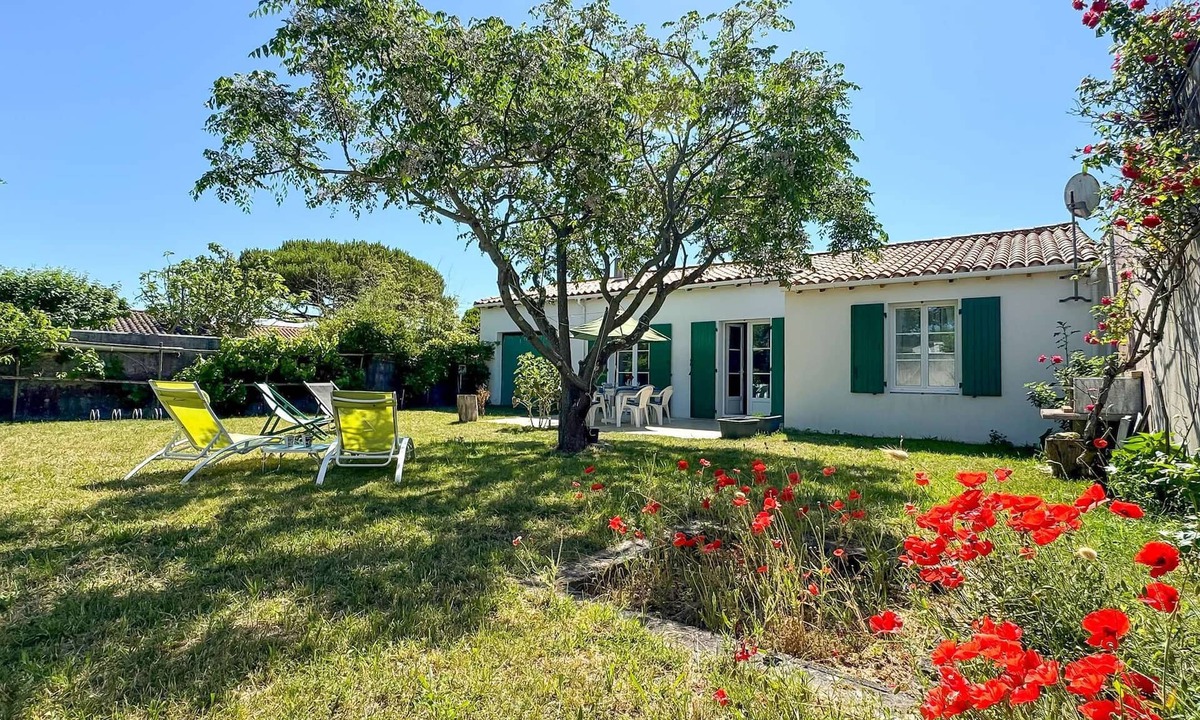 Saint-Clement-des-Baleines House | Pretty single storey villa with pleasant garden