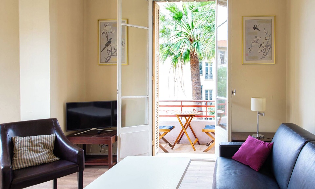 Gambetta Apartment | PRETTY 2 ROOMS CLOSE TO ALL AMENITIES