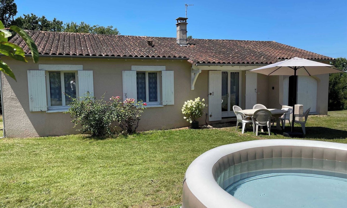Bussac House | Pretty house in the countryside