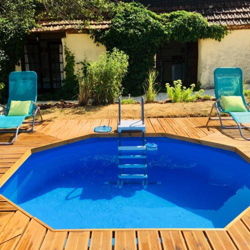 Rouffignac-Saint-Cernin-de-Reilhac House | PRIVATE POOL with Stunning Views of the Chateau! Old Barn