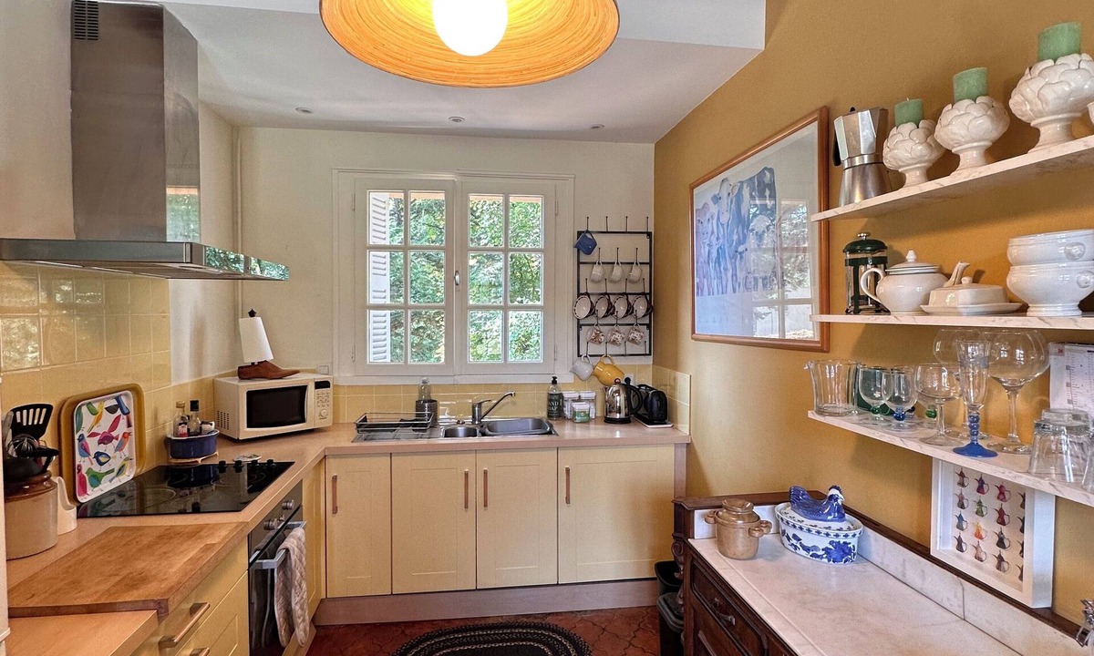 North district House | Quaint Gatehouse in Niort - Close To Town Center