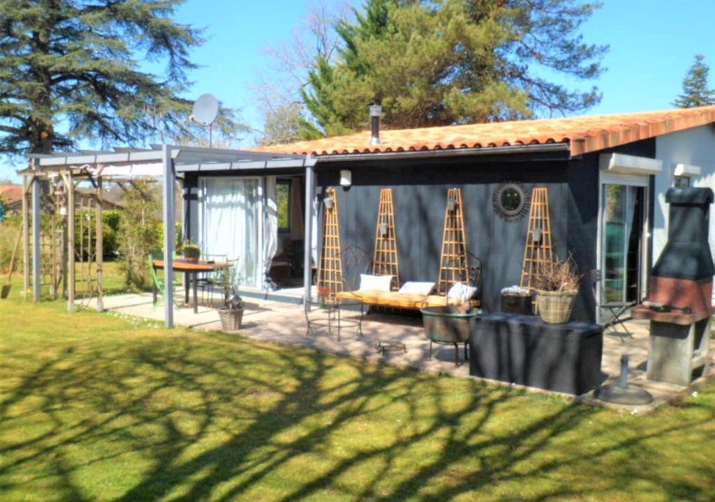 Ecuras House | Quaint Holiday Home in Écuras with Garden