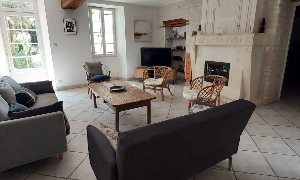Chaniers House | Quiet Charente house with private pool