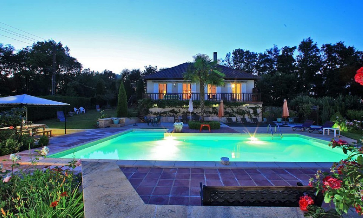 Sarlat-la-Caneda Historic Center Villa | Quiet country house with extensive view, 3,5km from medieval town, private pool