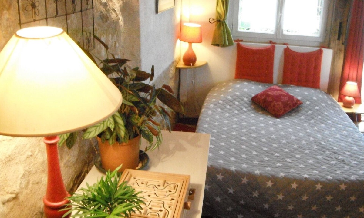 Chauvigny Bed & Breakfast | Quiet garden facing the castles for your stay in the Pays du Futuroscope