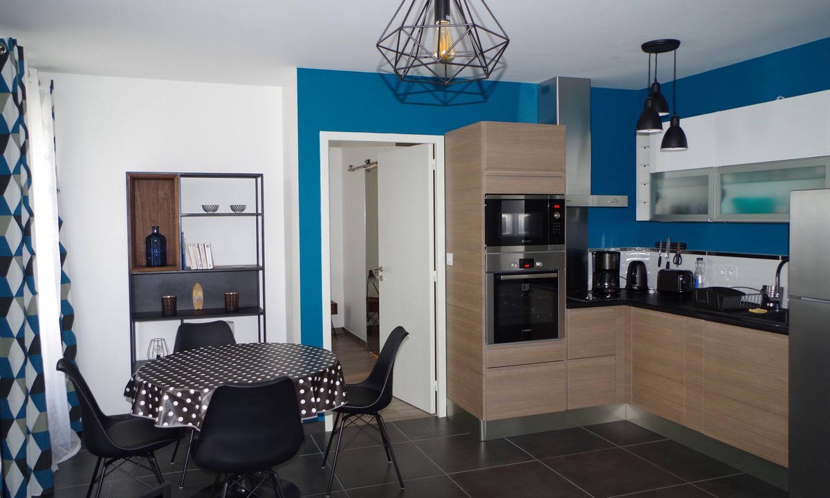 La Rochelle City Centre Apartment | Recent apartment in the heart of downtown with private parking