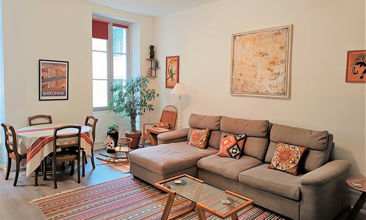Centre Ville Apartment | Renovated family-friendly flat in the ♥ of Pau ★