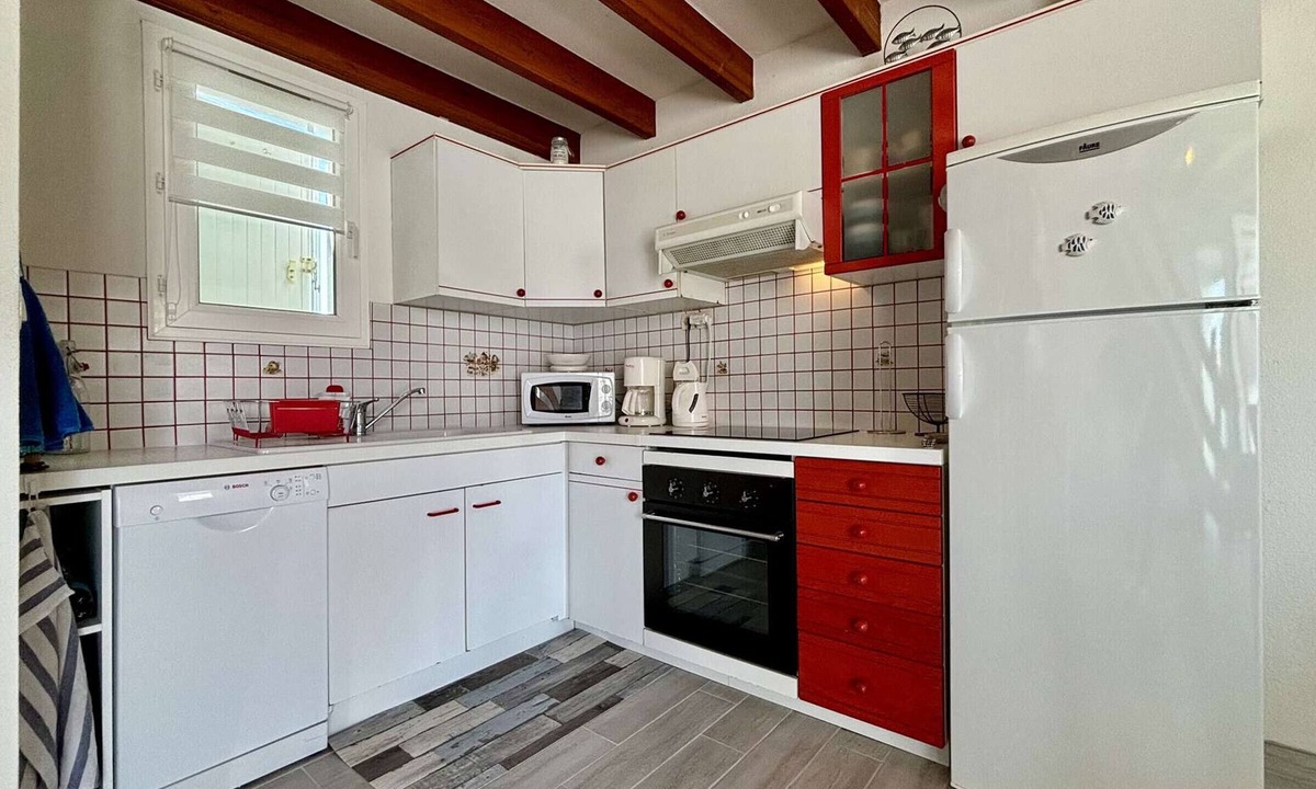 Saint-Pierre-d'Oleron House | Renovated House Near Beach in Saint-Pierre-d'Oléron – 6 Sleeps, Terrace, Parking