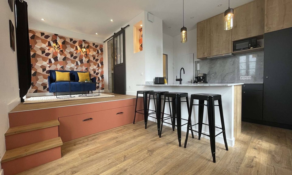 La Rochelle City Centre Apartment | Renovated studio at La Rochelle port, 3 sleeps, modern and central