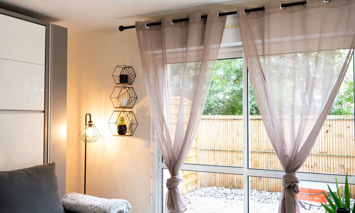 Pessac Apartment | Renovated studio with terrace, 500 meters from the center and shops