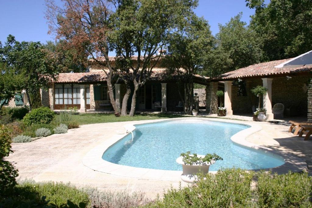 Murs Villa | Residence in the heart of the Lubéron garrigues - by feelluxuryholidays