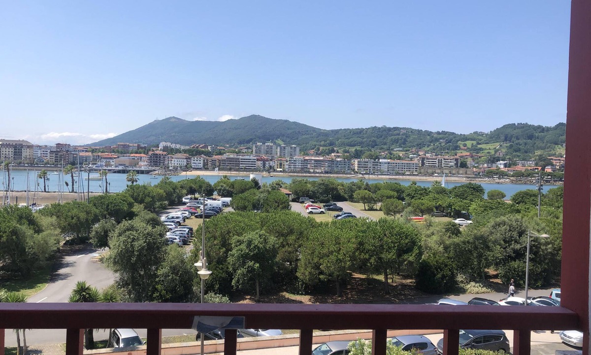 Hendaye Apartment | Residence sokoburu Sea and harbor view
