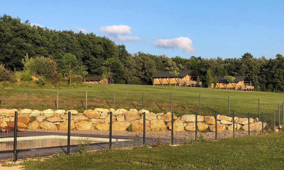Saint-Cassien Cabin | SafariTent Picvert: lodge toile & bois au plus proche de la nature site familial