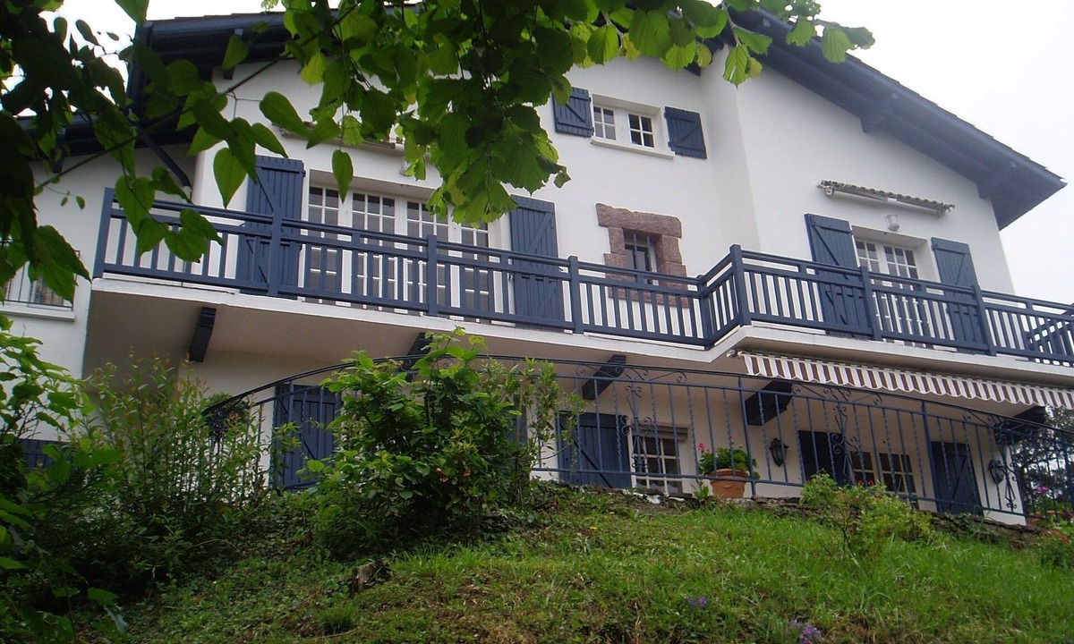 Saint-Jean-de-Luz House | Saint-Jean-de-Luz heights: calm, natural location overlooking of the Pyrenees