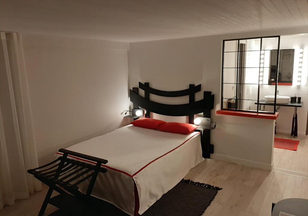 Fontaine-le-Comte Bed & Breakfast | SAKURA