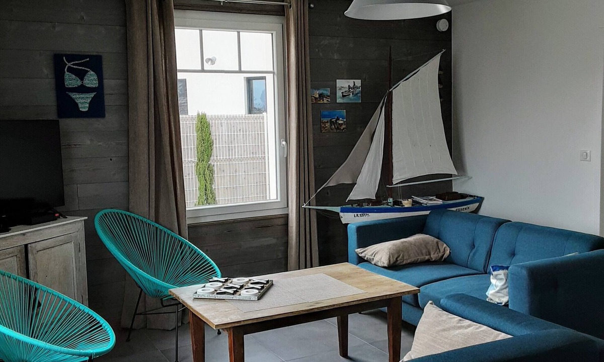 Les Boucholeurs House | Sea view, 5 minutes from Chatelaillon beach. a lovely family home.