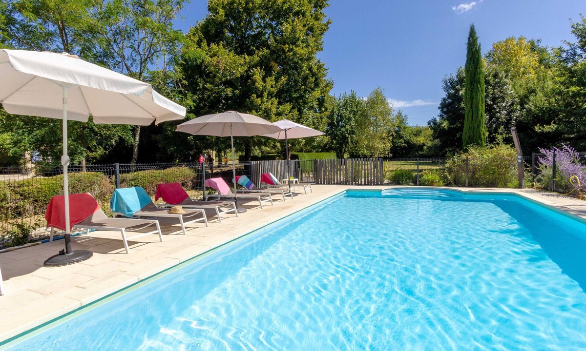 Bourgougnague House | Secure gated and fenced pool, quiet rural location, Air Con. Near historic towns