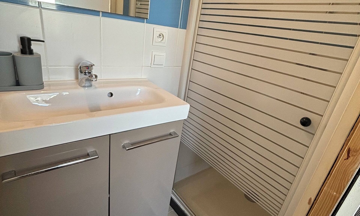 Cenon Apartment | Small house