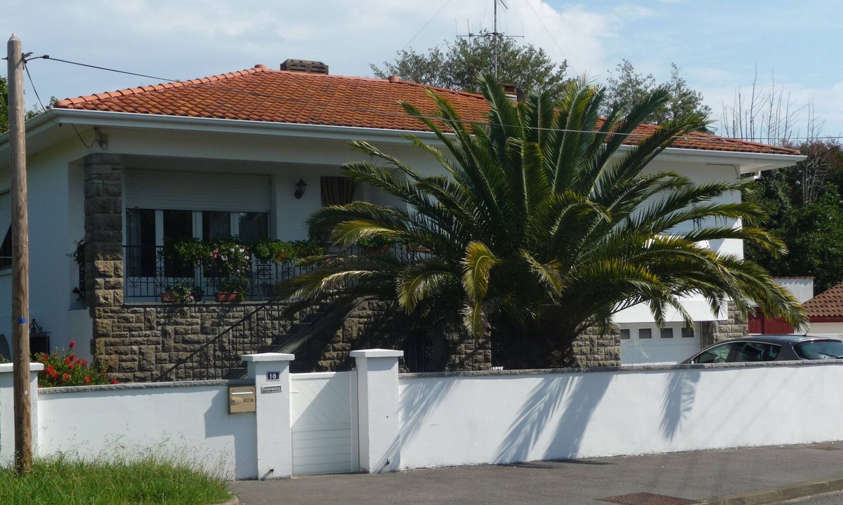 Anglet Apartment | Spacious apartment in villa with large private garden and terrace near the sea