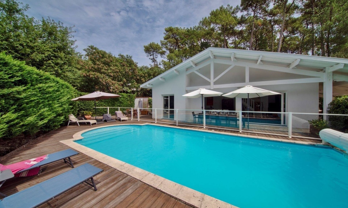 Biscarrosse House | Spacious house with luxury comfort quality services. Heated pool 4-star rated