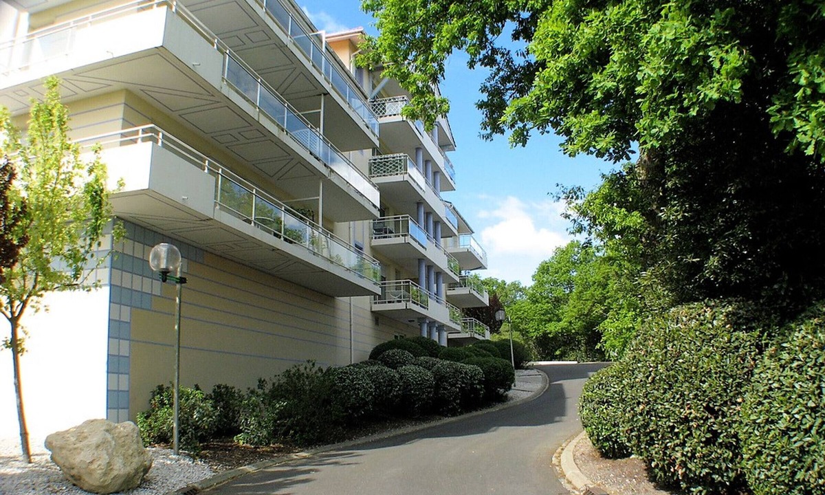 Arcachon Apartment | Spacious T3 with Terrace, Parking, and Pool - Near Arcachon Center and Beach