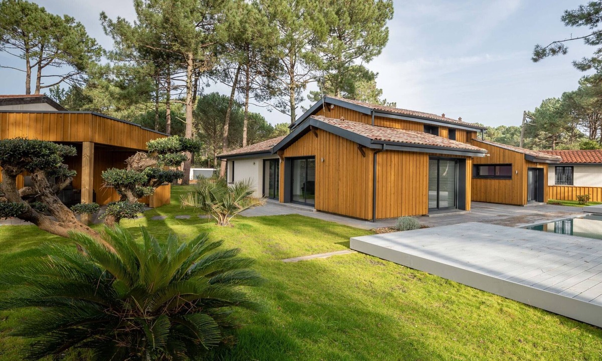 Biscarrosse Plage House | Spacious Villa with Heated Pool, 5 Bedrooms, Wi-Fi, in Quiet Biscarrosse Neighborhood