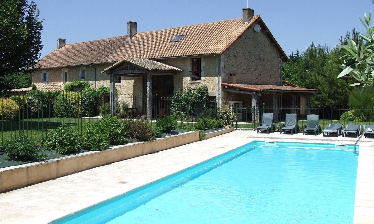 Champagne-Saint-Hilaire Other | Spacious Villa with secure private pool, 7 bedrooms all with shower rooms