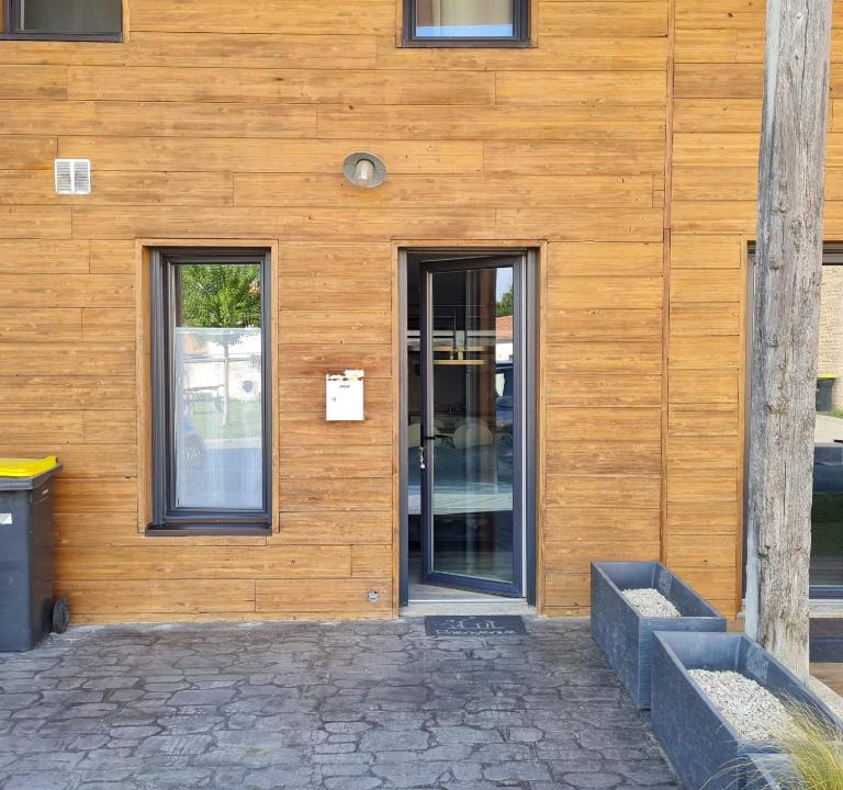 Thaire Apartment | Studio 35m2 dans joli village proche mer