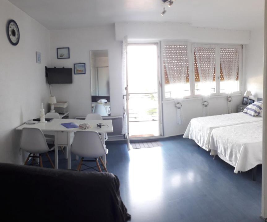 Rochefort Apartment | Studio Les Thermes de NOÉ 100 mètres des Thermes, idéal pour les Curistes & Vacanciers, Déplacements Professionnels & Stagiaires Stélia