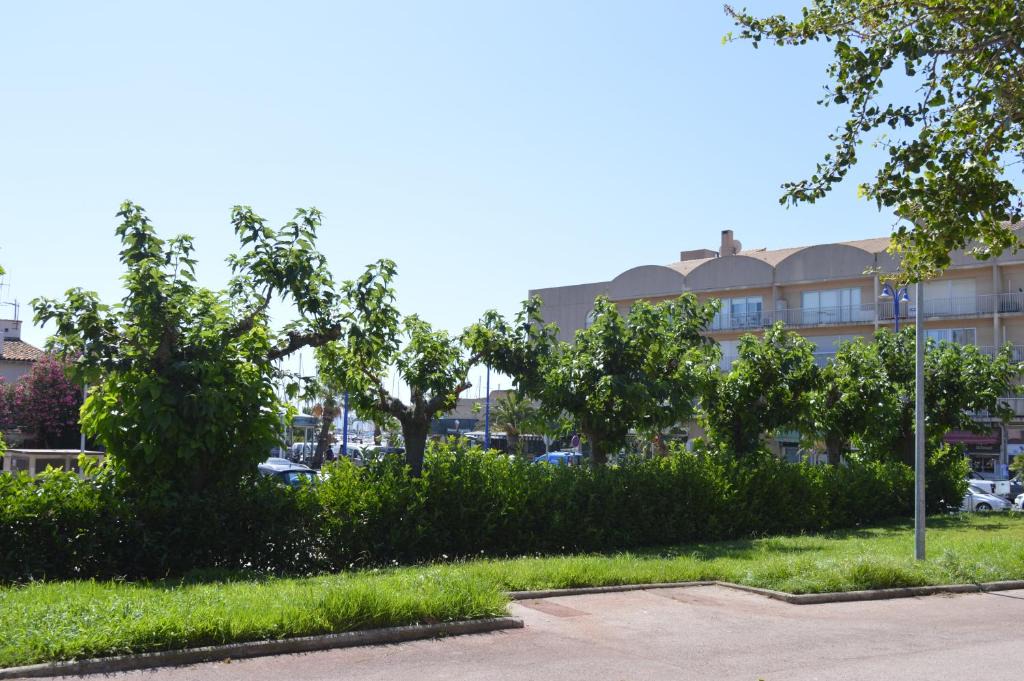 Toulon - Hyeres Apartment | STUDIO PORT HYERES