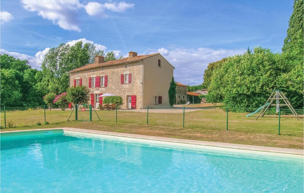 Saint-Maixent-de-Beugne House | Stunning Home In St Maixent De Beugné