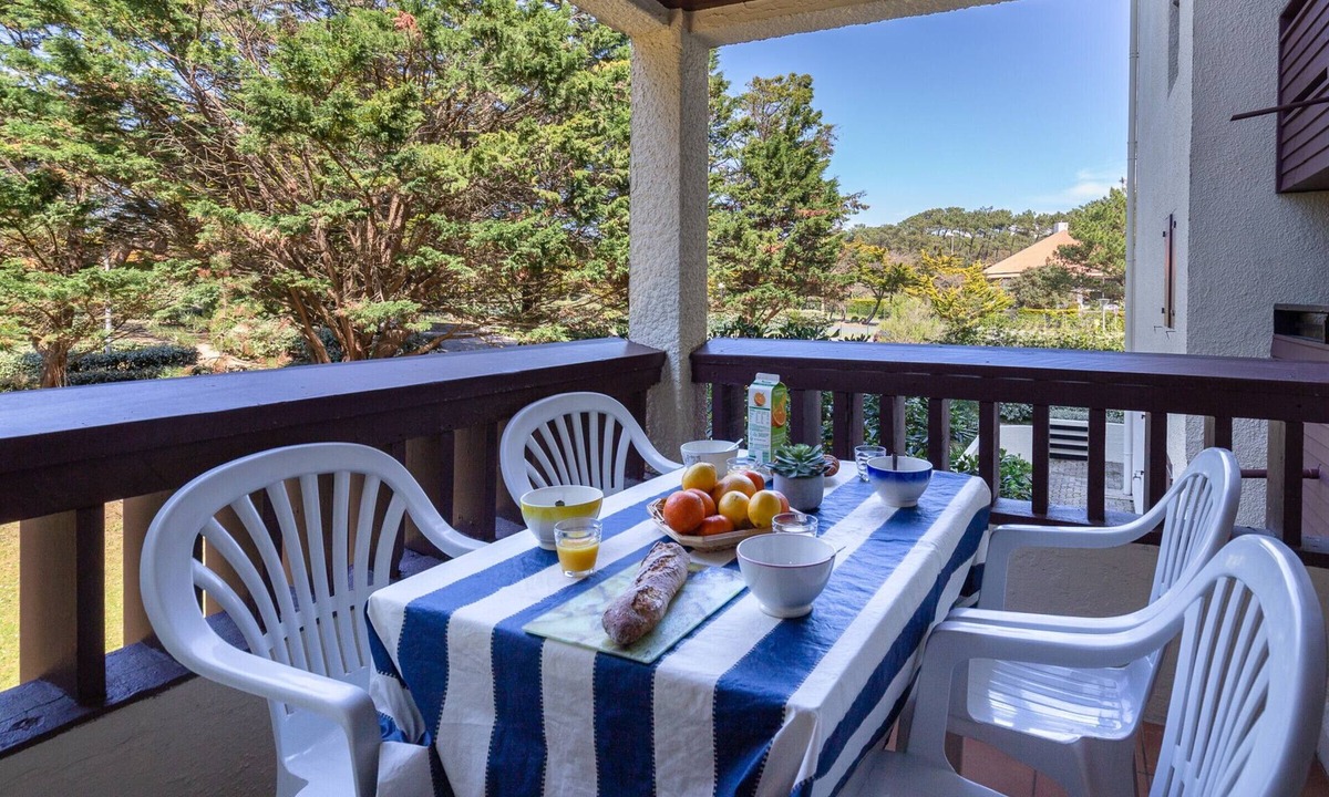 Le Penon Apartment | Stylish Seaside Apt Near Beach & Market, Newly Renovated, Parking & WIFI Included
