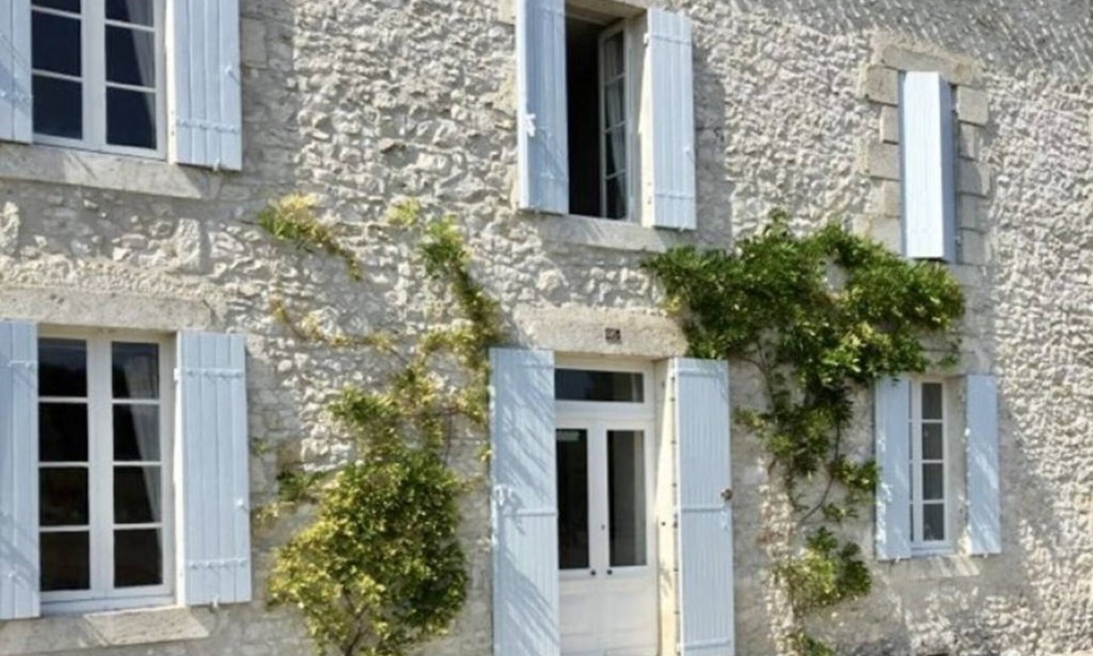 Loubezs-Bernac Apartment | Stylish self-contained gite within lovely village house