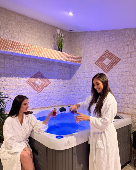 Saint-Nexans House | Suite Privative Jacuzzi Sauna de la Villa Del Castagnol