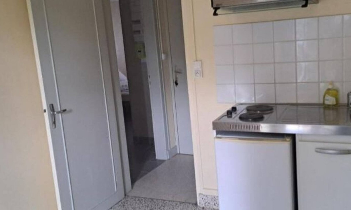 La Souterraine Bed & Breakfast | Super Appartement Meublé Avec Cours Intérieur, en Plein Centre Ville