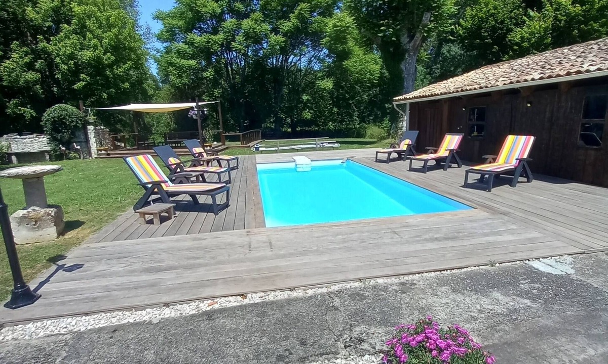 Bran House | Superb Rural property for 6 with Private Heated Swimming Pool