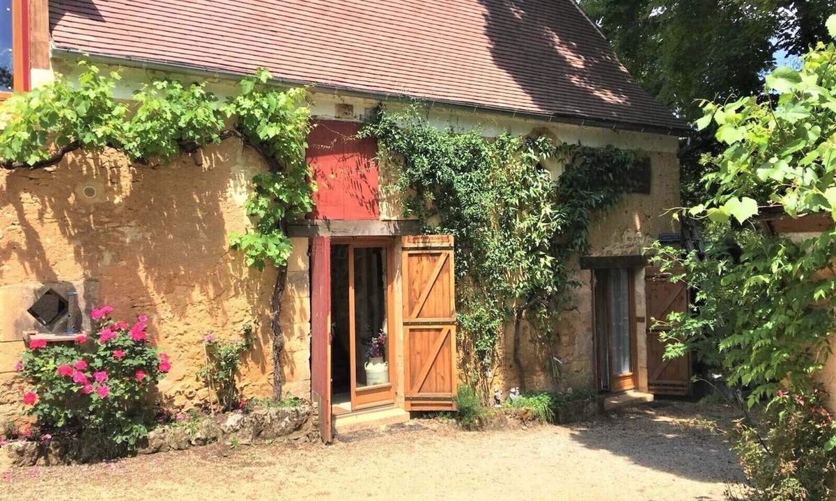 Sainte-Alvere Apartment | Superior apartment with balcony in the countryside