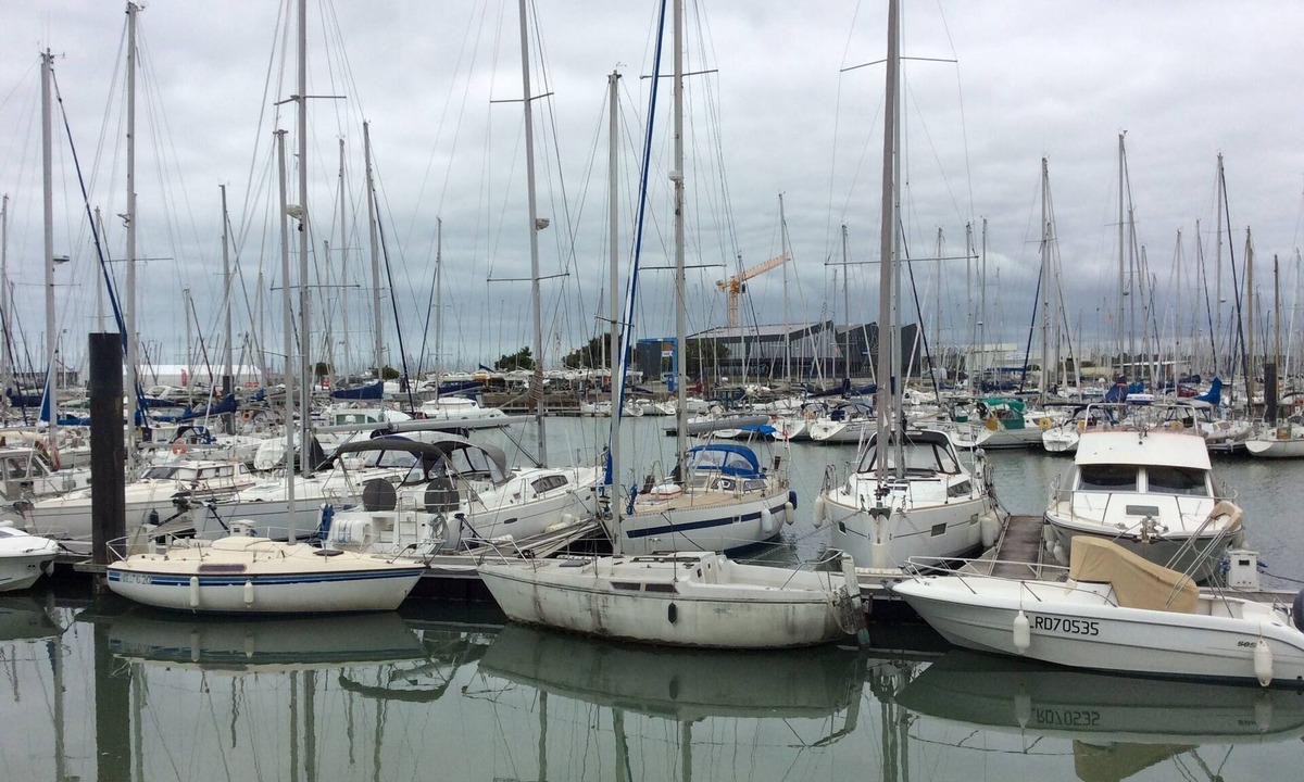 La Rochelle Apartment | T1Bis view of the Marina and Swimming Pool