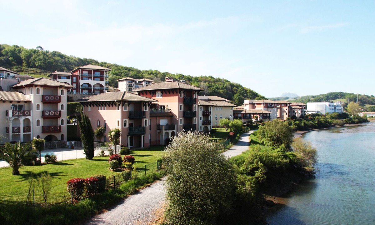 Ciboure Apartment | T3 standing (sleeps 6) - 40m² terrace - foot Beach and nice view