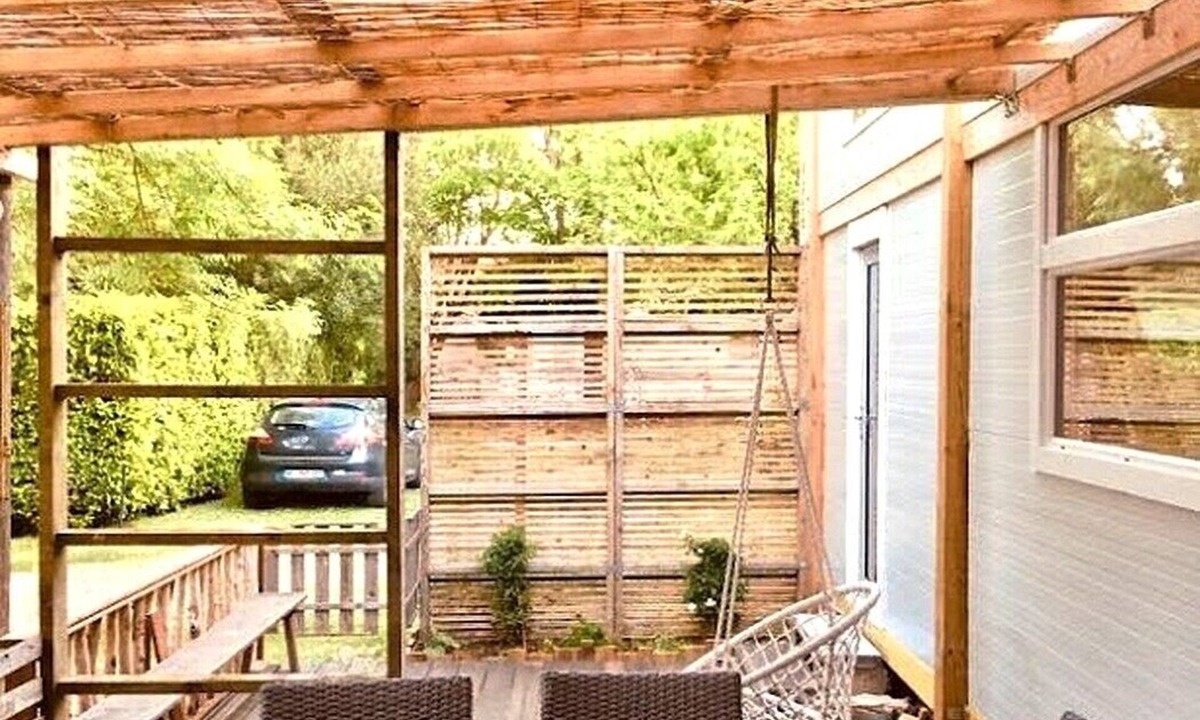 Meschers-sur-Gironde Ski Chalet | Tiny House La Cabane nestled under the trees 5 minutes from the beach