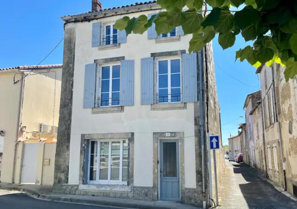 Aulnay House | Town house Aulnay, walk to bars/restaurants