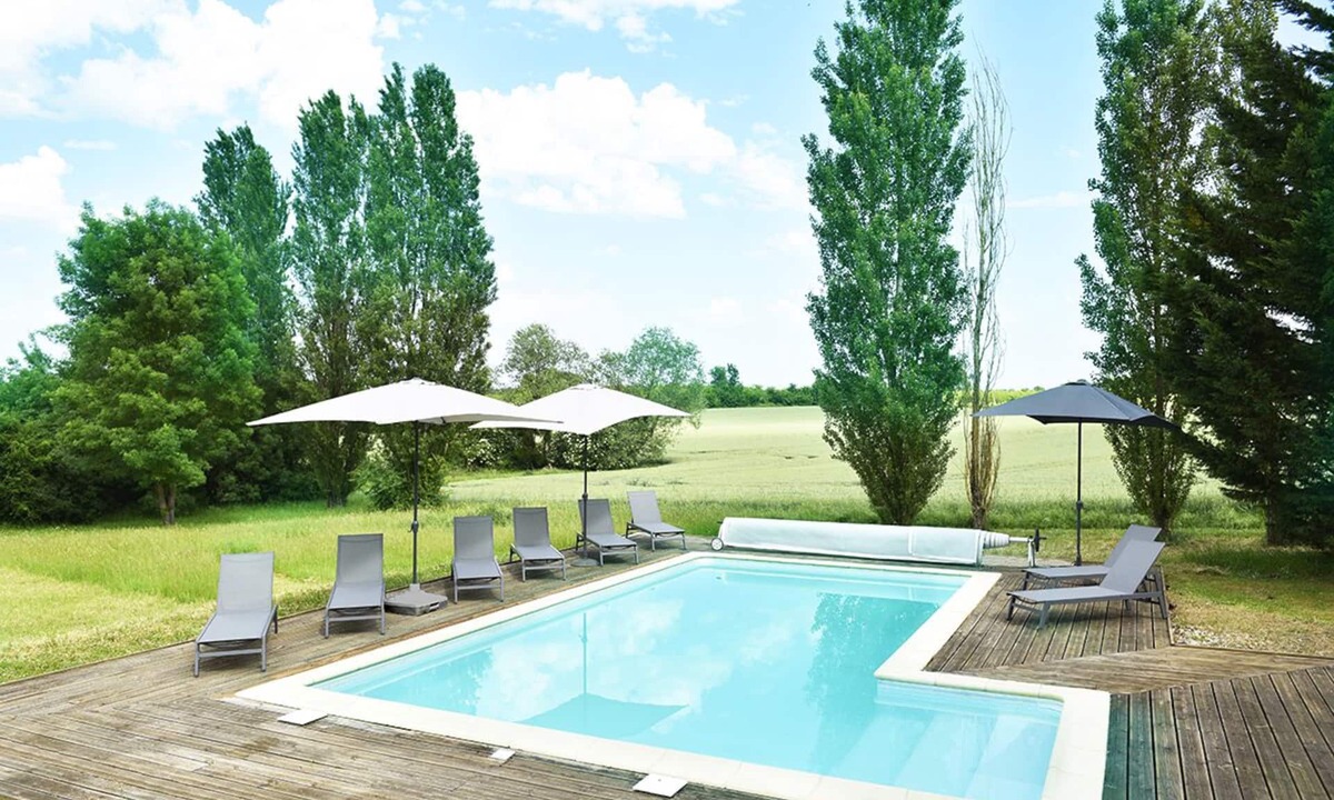 Saint-Colomb-de-Lauzun Cottage | Tranquil Gite with private pool and country views