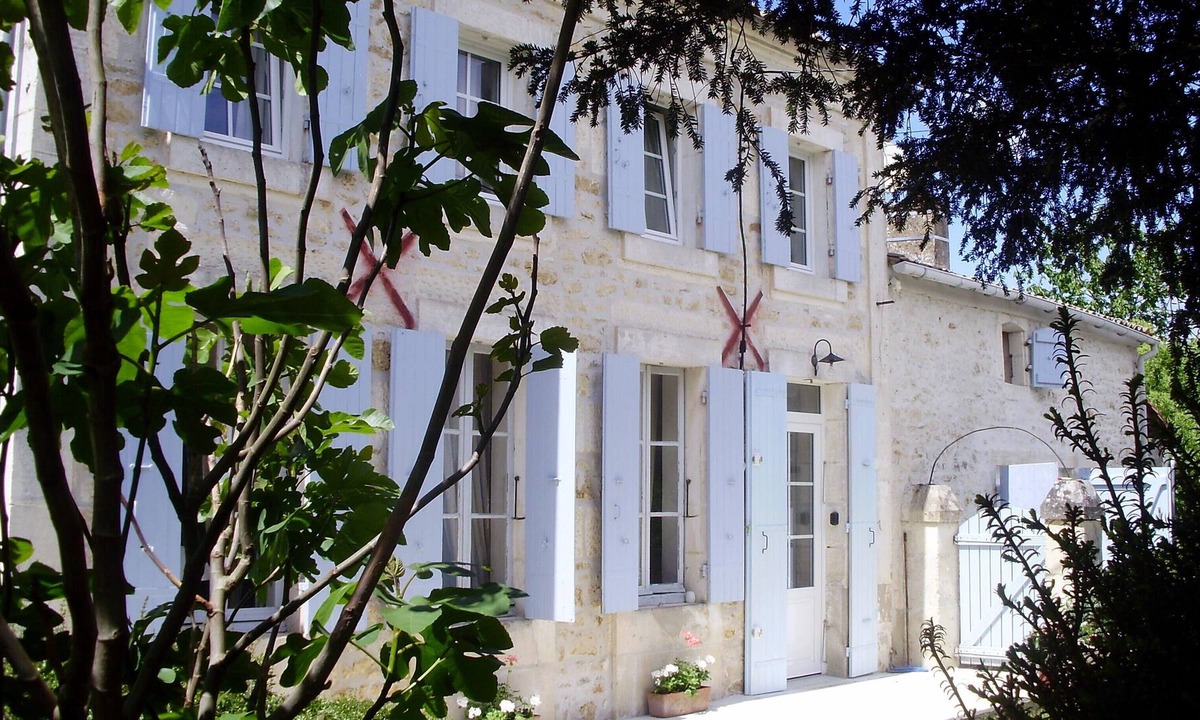 Champdolent House | Typical Charente house in the middle of nature, 20 km away from the sea.