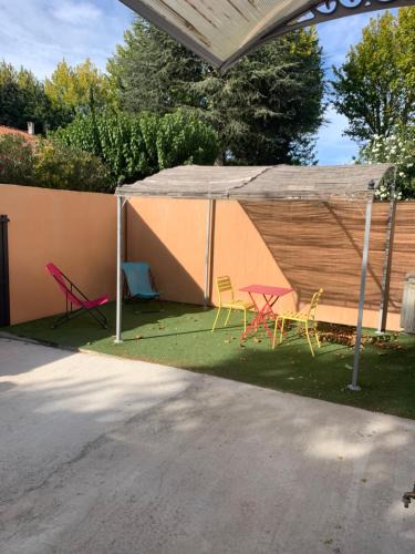 Violes Apartment | Un petit coin de Provence convivial