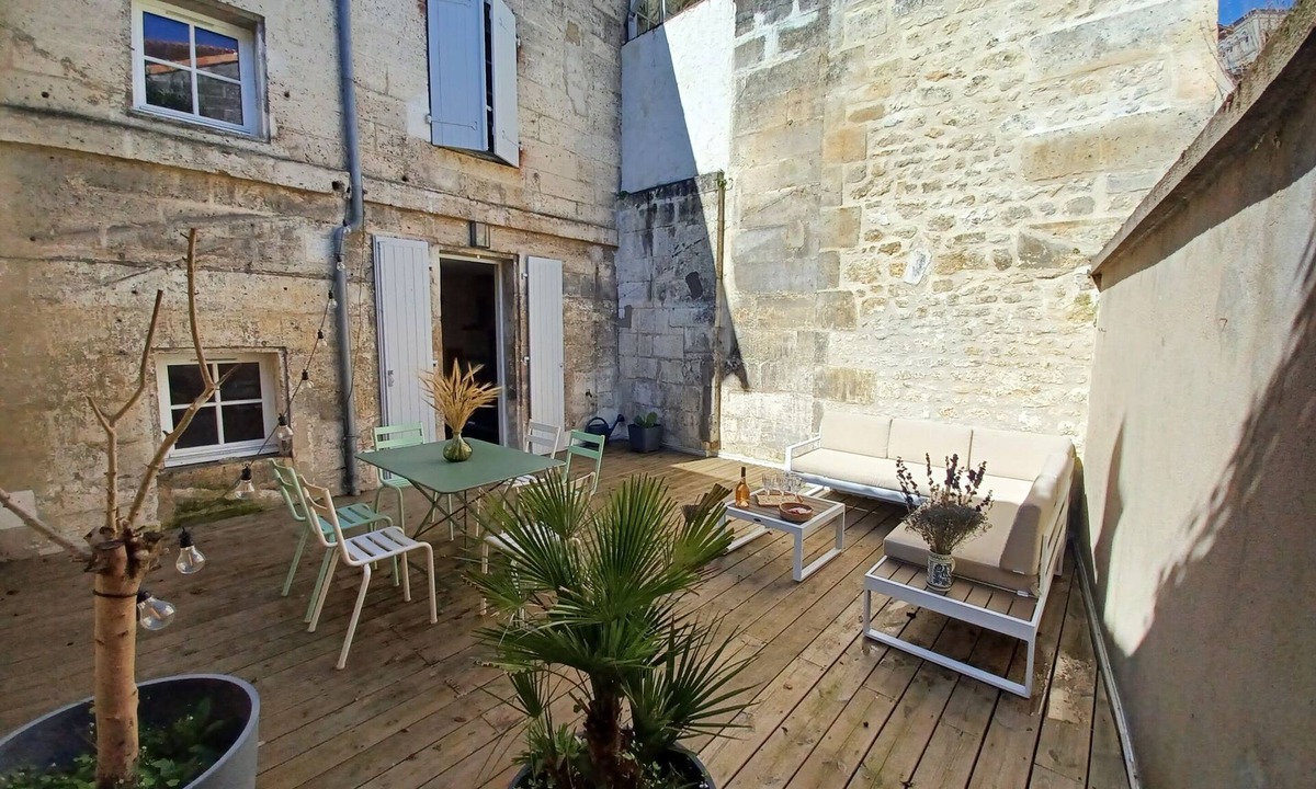 Angouleme House | Very pleasant and quiet house with terrace in the city center