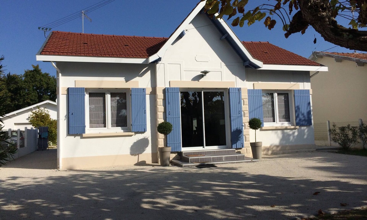 Andernos-les-Bains House | Villa 300 M Beach Bicycle Wifi Heated pool Enclosed parking Housekeeping Linen included