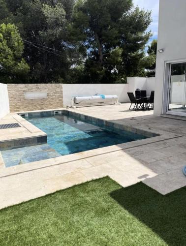 Rognac Apartment | Villa avec piscine Châtaigniers - Villa 3 pièces 4 personnes MAE-1773