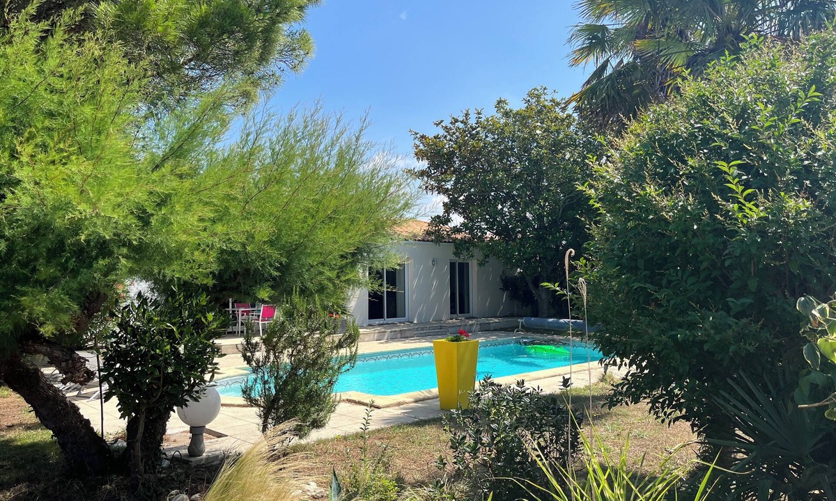 La Jarne Villa | Villa avec piscine et une belle salle de jeux pour les grands et les petits.