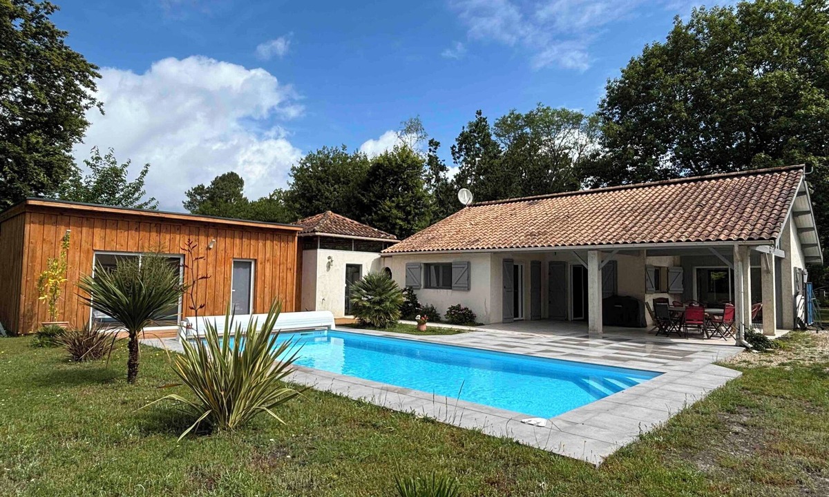 Grayan-Et-L'Hopital Villa | Villa between land and ocean