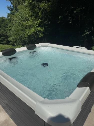 La Celle-sous-Gouzon Villa | Villa - Détente & Jacuzzi aux portes de Gérardmer